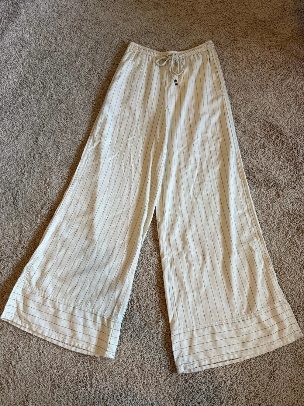 Max Studio Women’s Cream Pinstripe Wide-Leg Pants